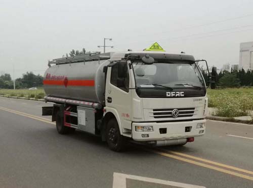 東風多利卡加油車9.2立方